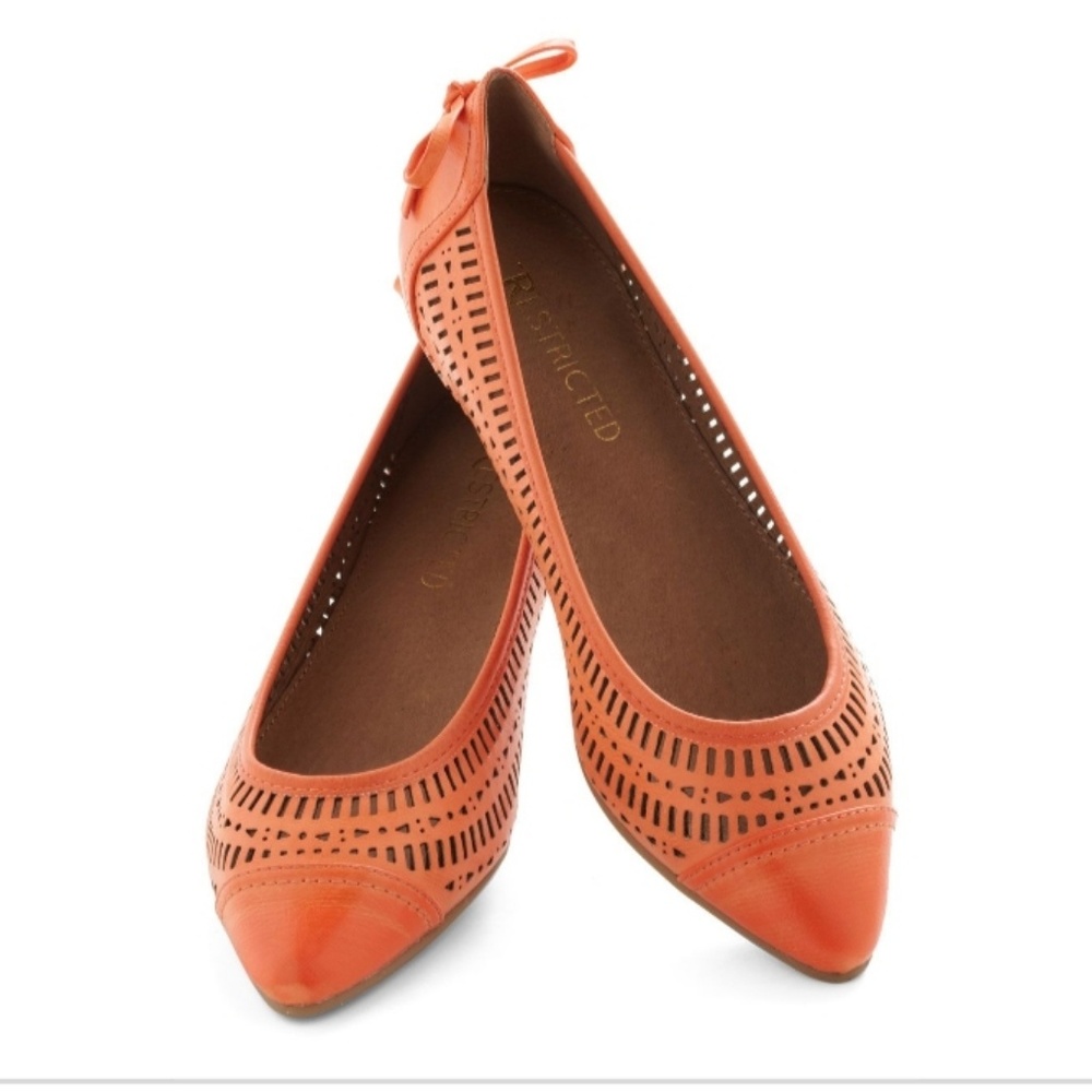 Modcloth Restricted Perforated Pointed Flats 6.5